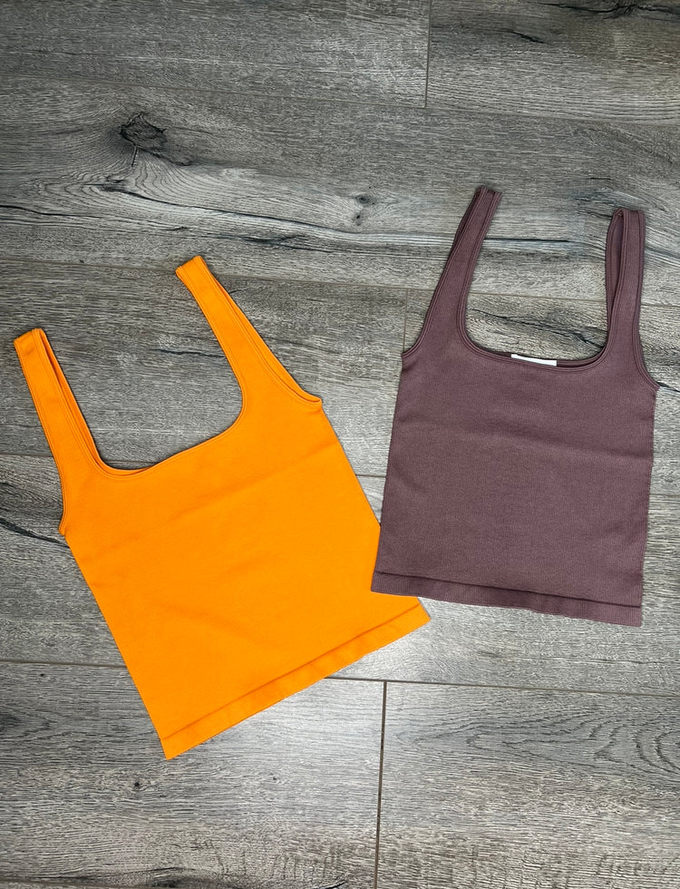 Not So Basic Seamless Top (Mocha)